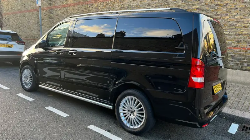 Black-Minibus